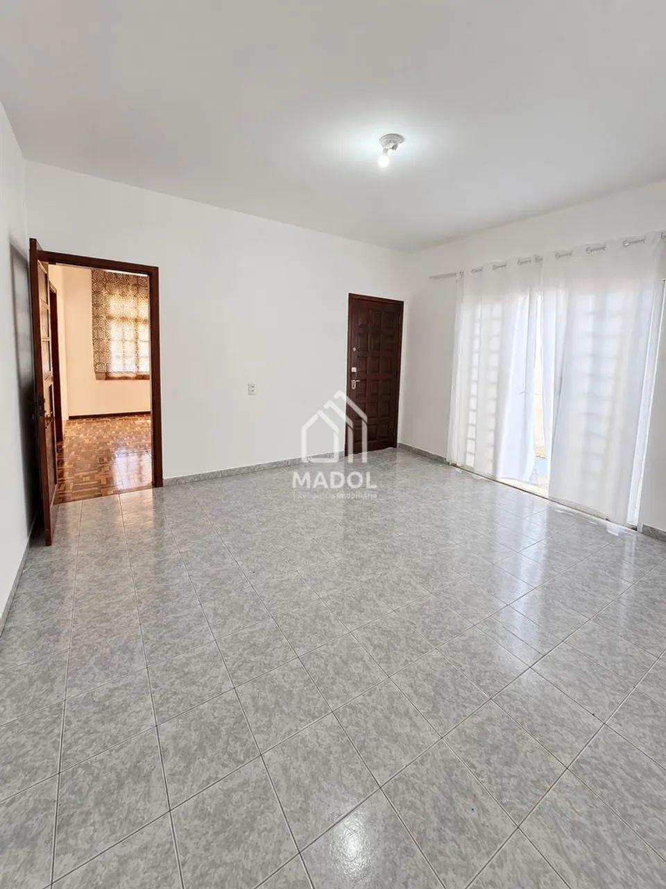 Casa espaçosa com edicula e churrasqueira | Centro | 3.500,00 - Foto 2