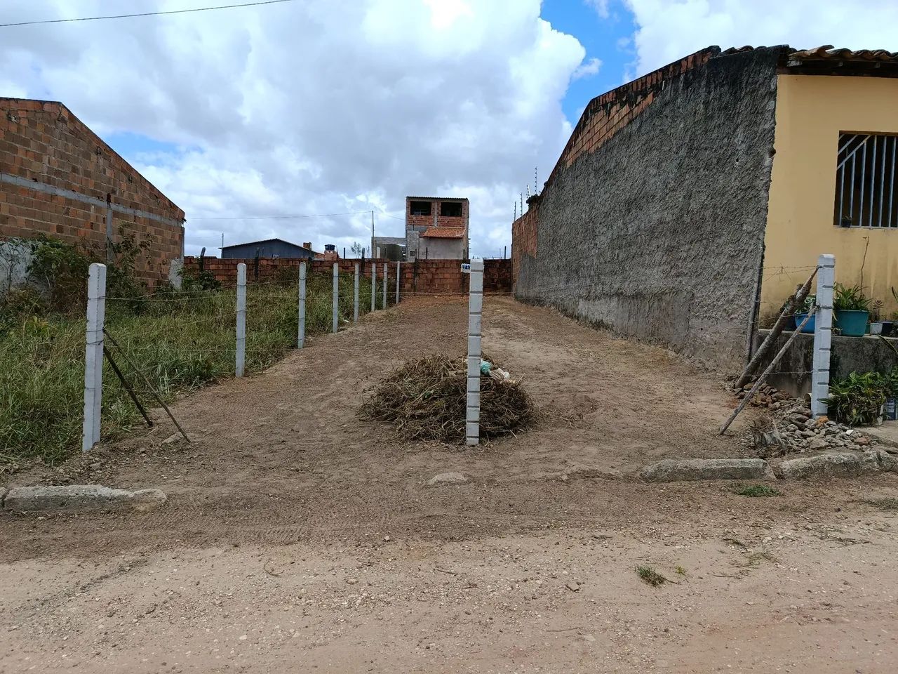 Terreno 6 e meio de frente 6 de fundo e 20 de comprimento 