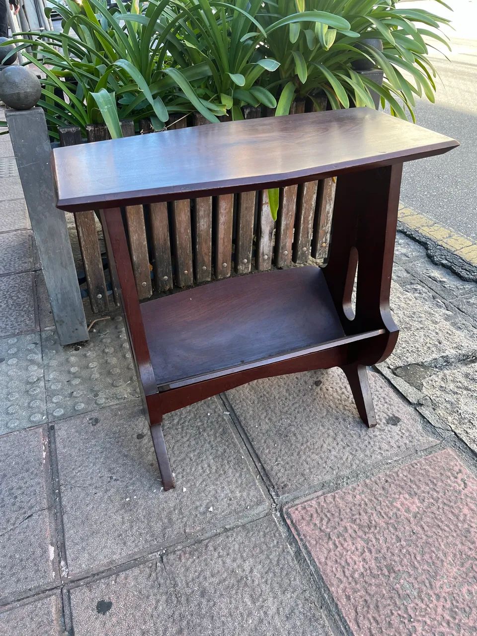 Mesa apoio/ Revisteiro  - Foto 2