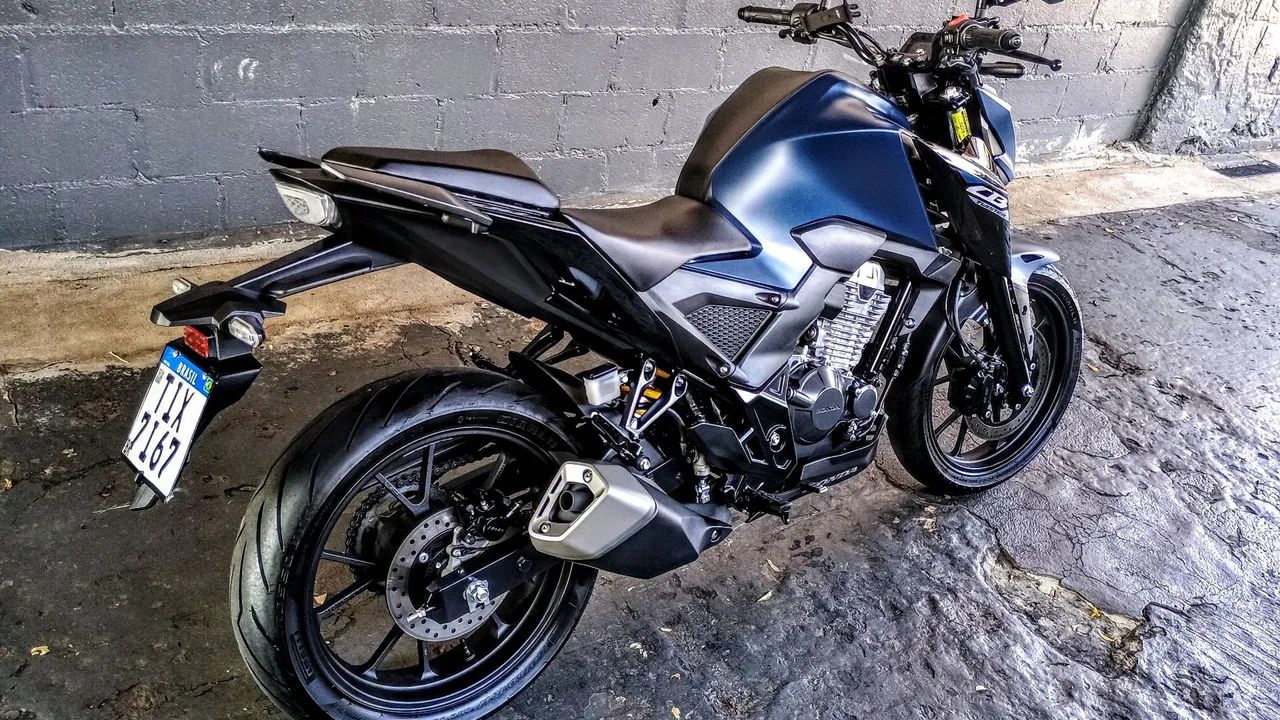 Cb 300 impecável 