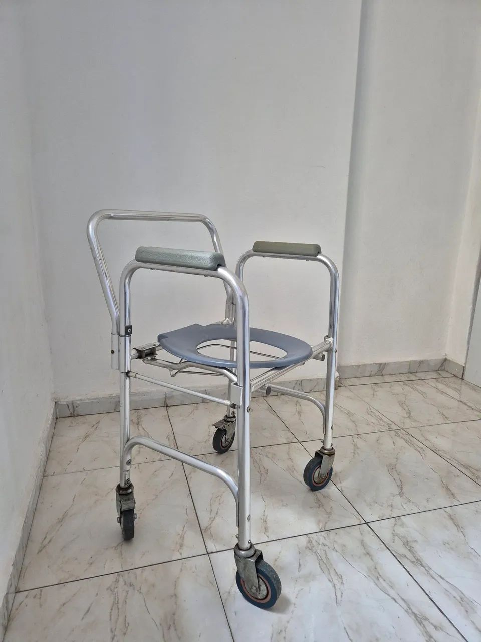 Cadeira de Banho em bom estado de uso!