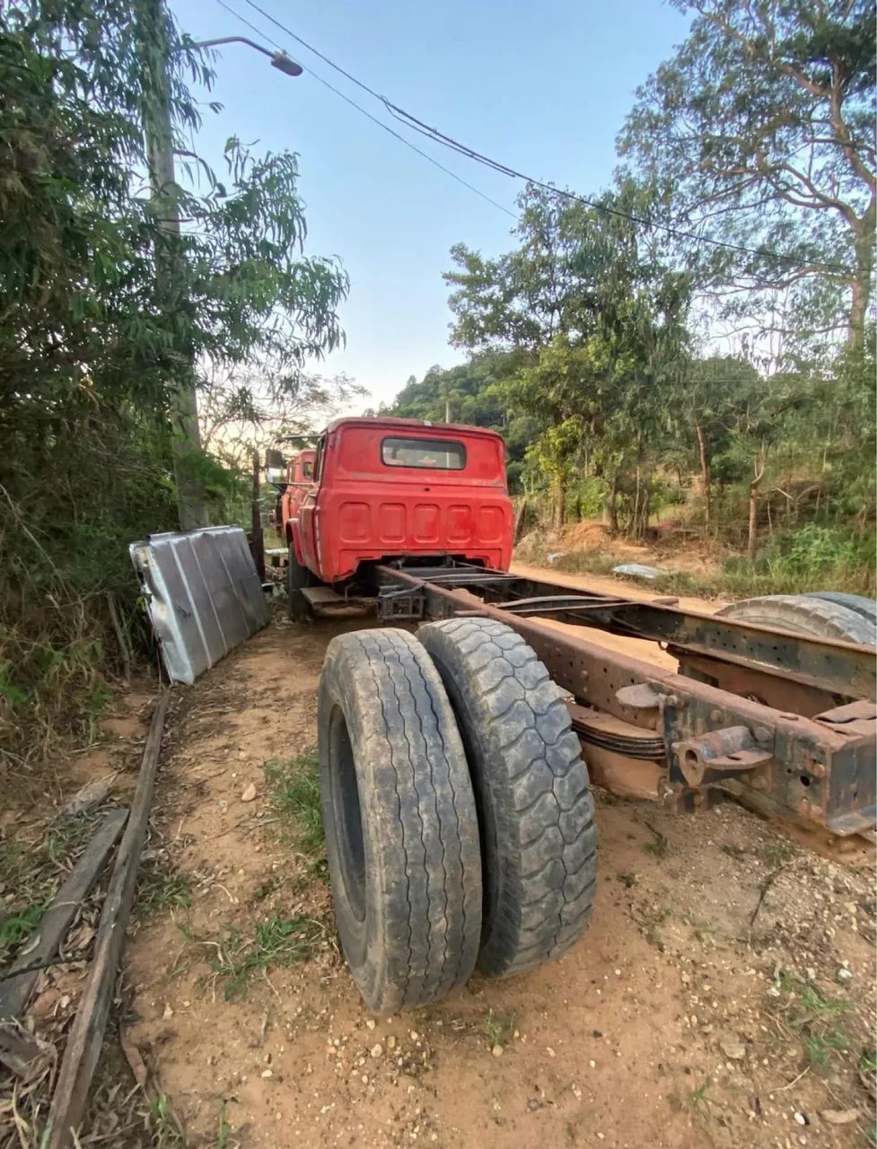 Vendo ou troco Caminhão D60