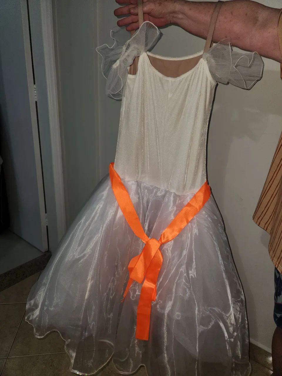 Vestido Branco Ballet Com Fita Laranjas - Foto 3