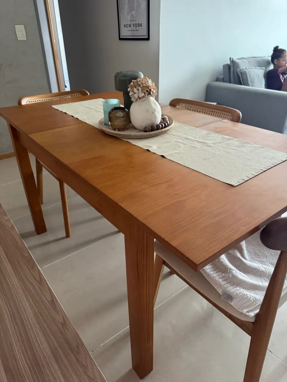 Mesa extensível e banco 