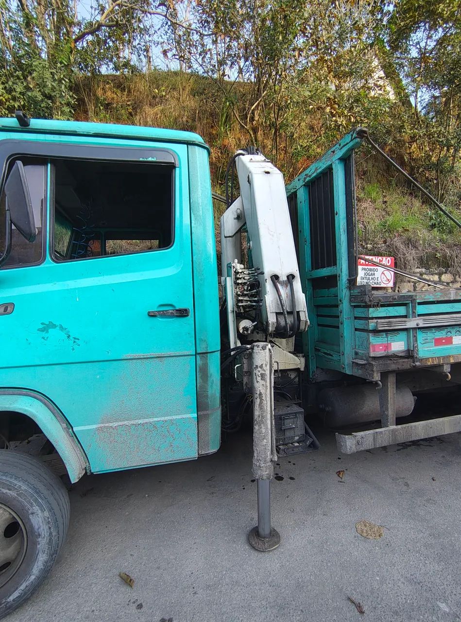 Caminhão MB 710 PLUS  - Foto 5