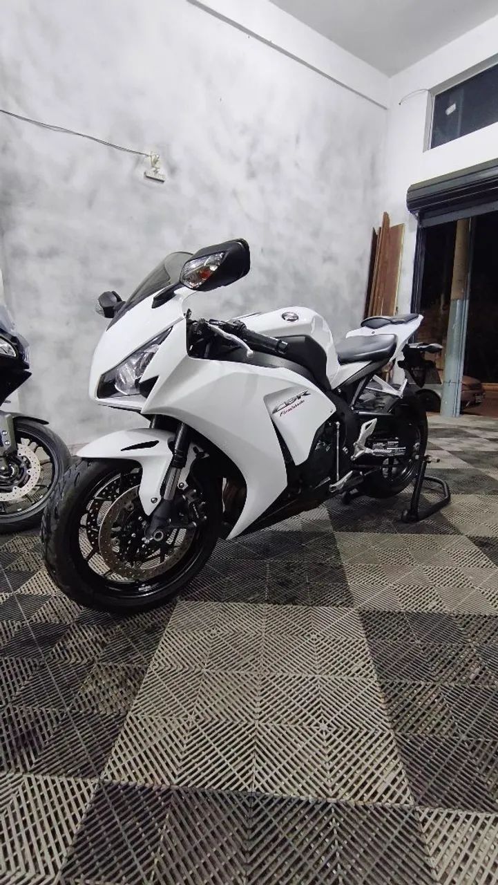 CBR 1000RR Fireblade  - Foto 2