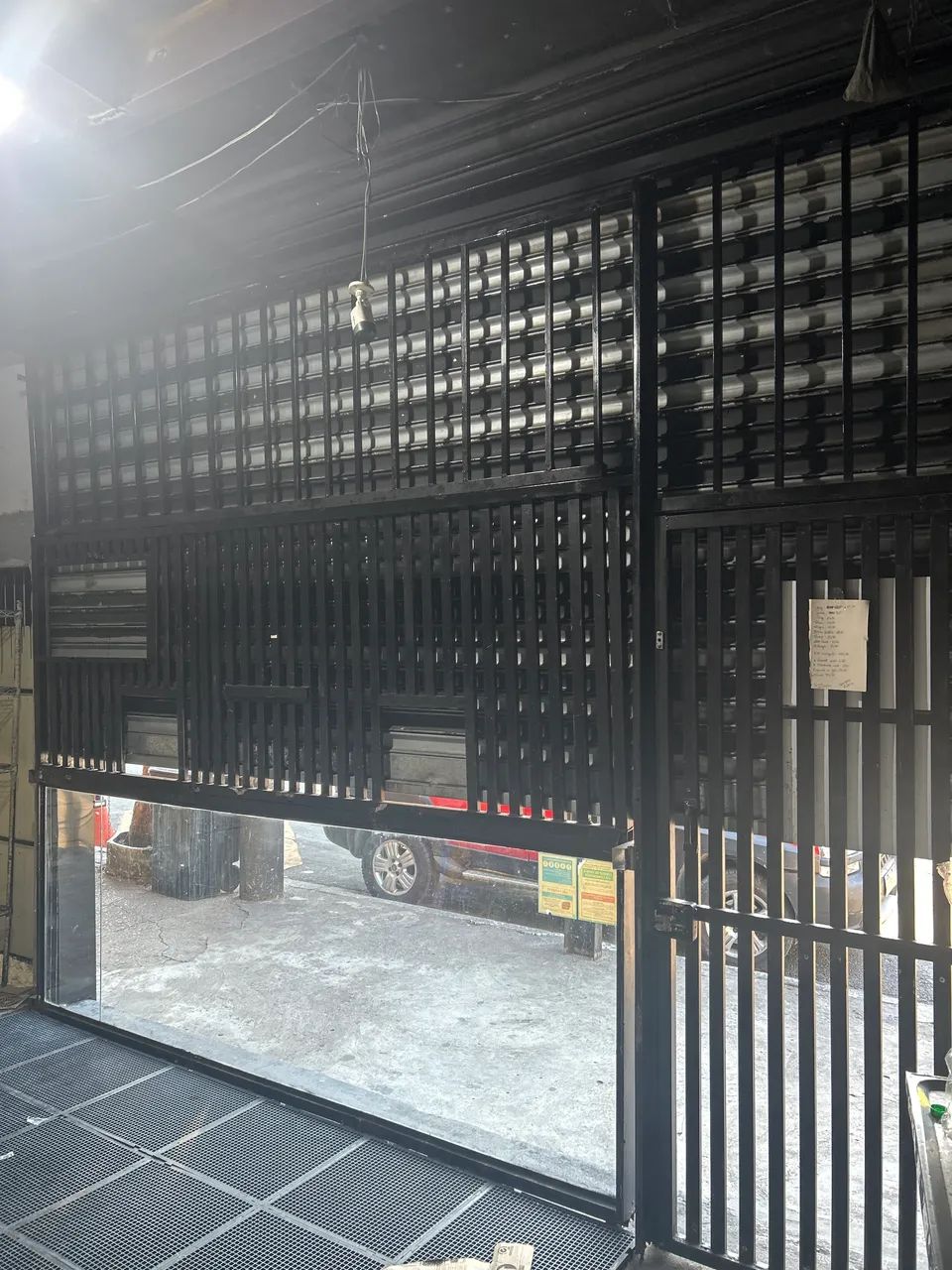 Portão com grade para adega 