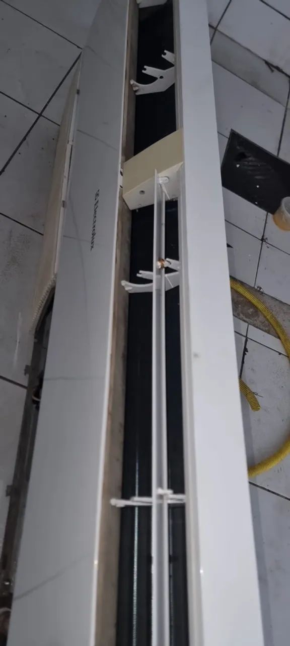 Ar condicionado 60mil btus  Electrolux  Funciona perfeitamente completo! - Foto 3