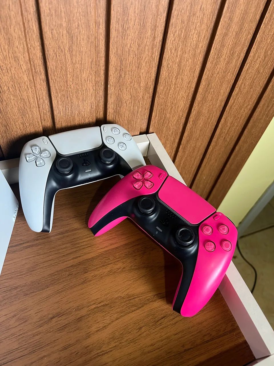 Play 5 1tb com 2 controles Ps5 - Foto 4