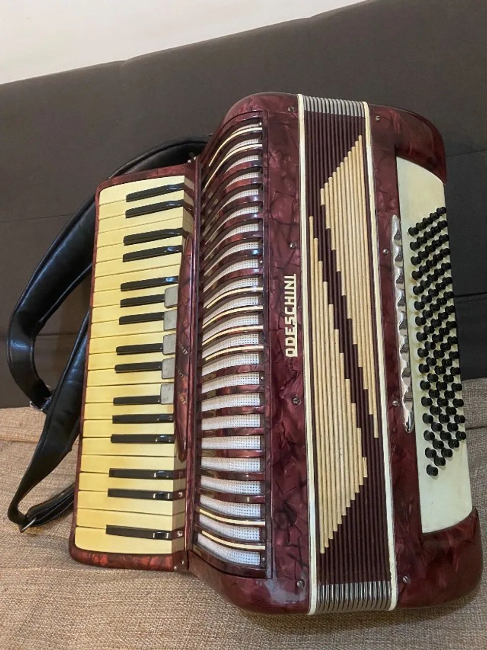 Acordeon Todeschini - Raridade - Único dono - Todo original - Case original. - Foto 2