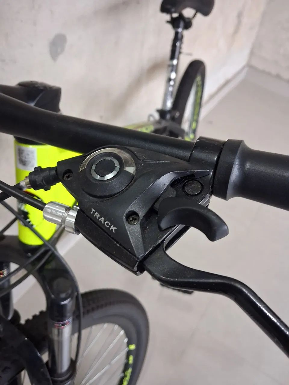 VENDO OU TROCO Bicicleta Aro 29 Track  - Foto 2