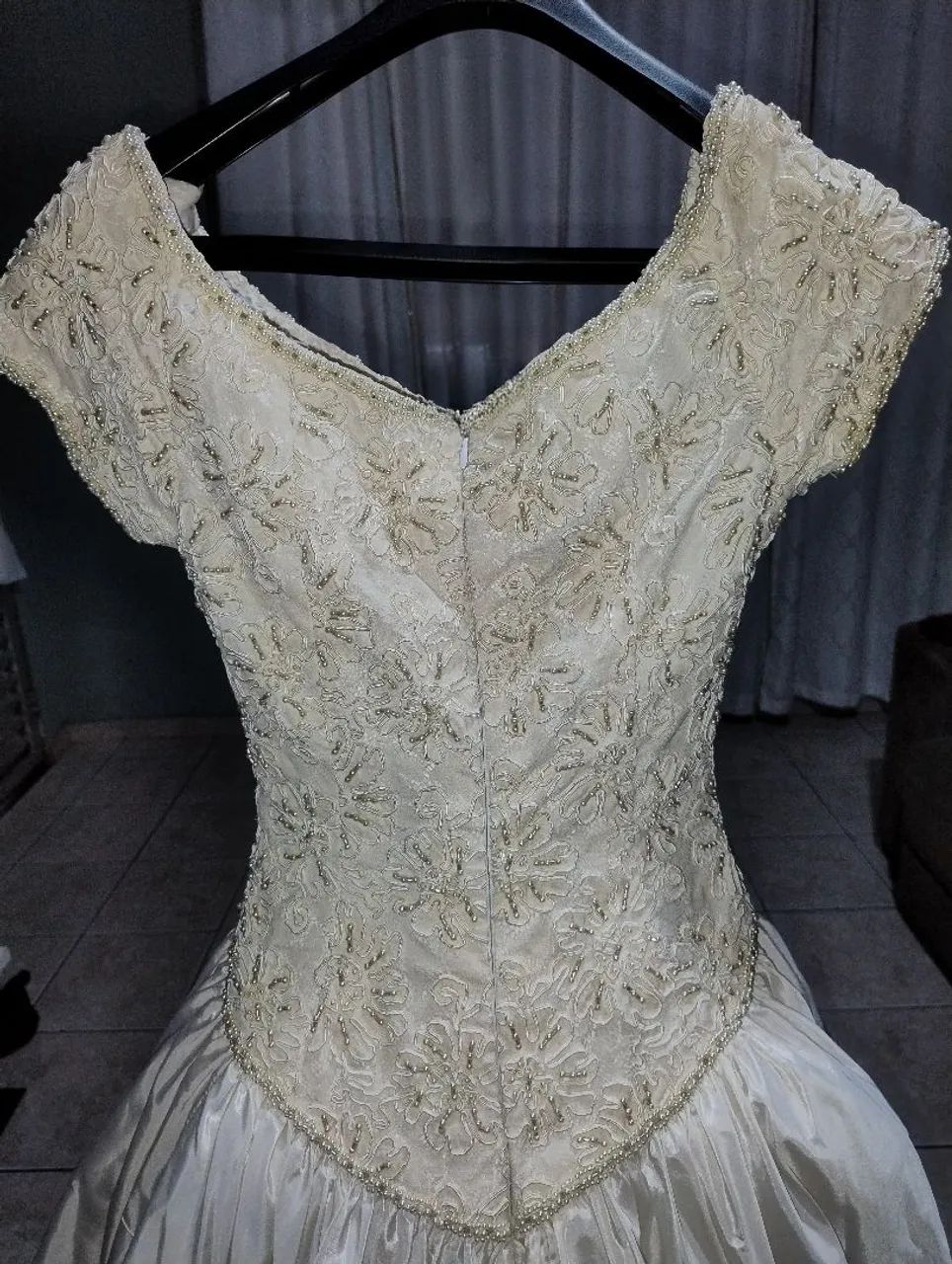 Vestido de Noiva Clássico Estilo Princesa com Cauda Longa e Pedrarias - Foto 5
