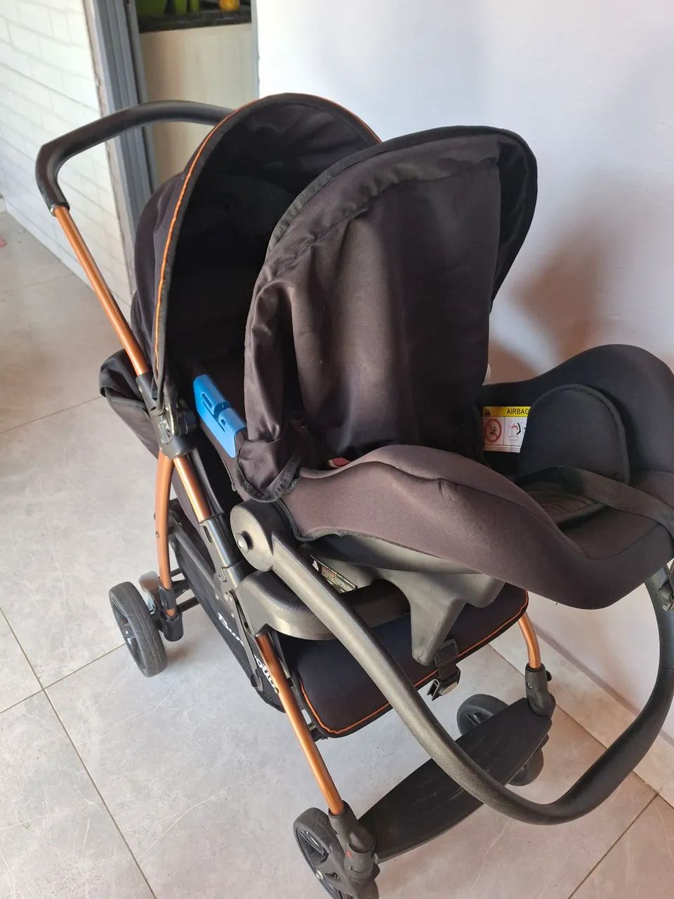 Vendo carinho de bebê e bebê conforto