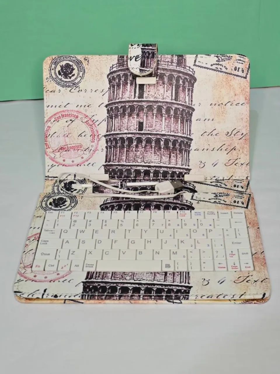 Capa Universal com Teclado para Tablet