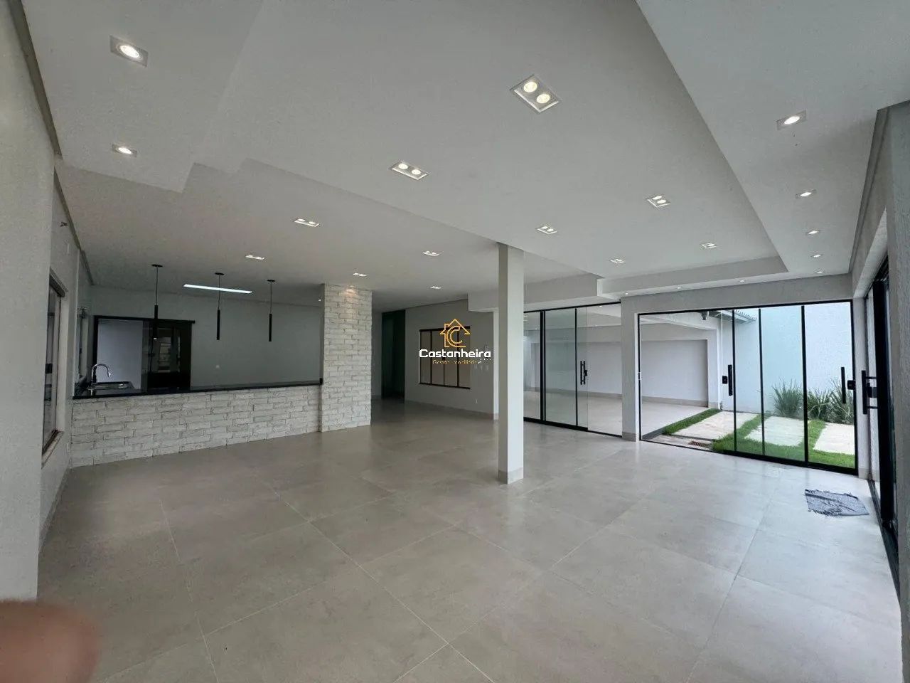 Casa com Edícula Gourmet - 03 Quartos sendo 01 Suíte Master com Closet e Banheira em Área  - Foto 5