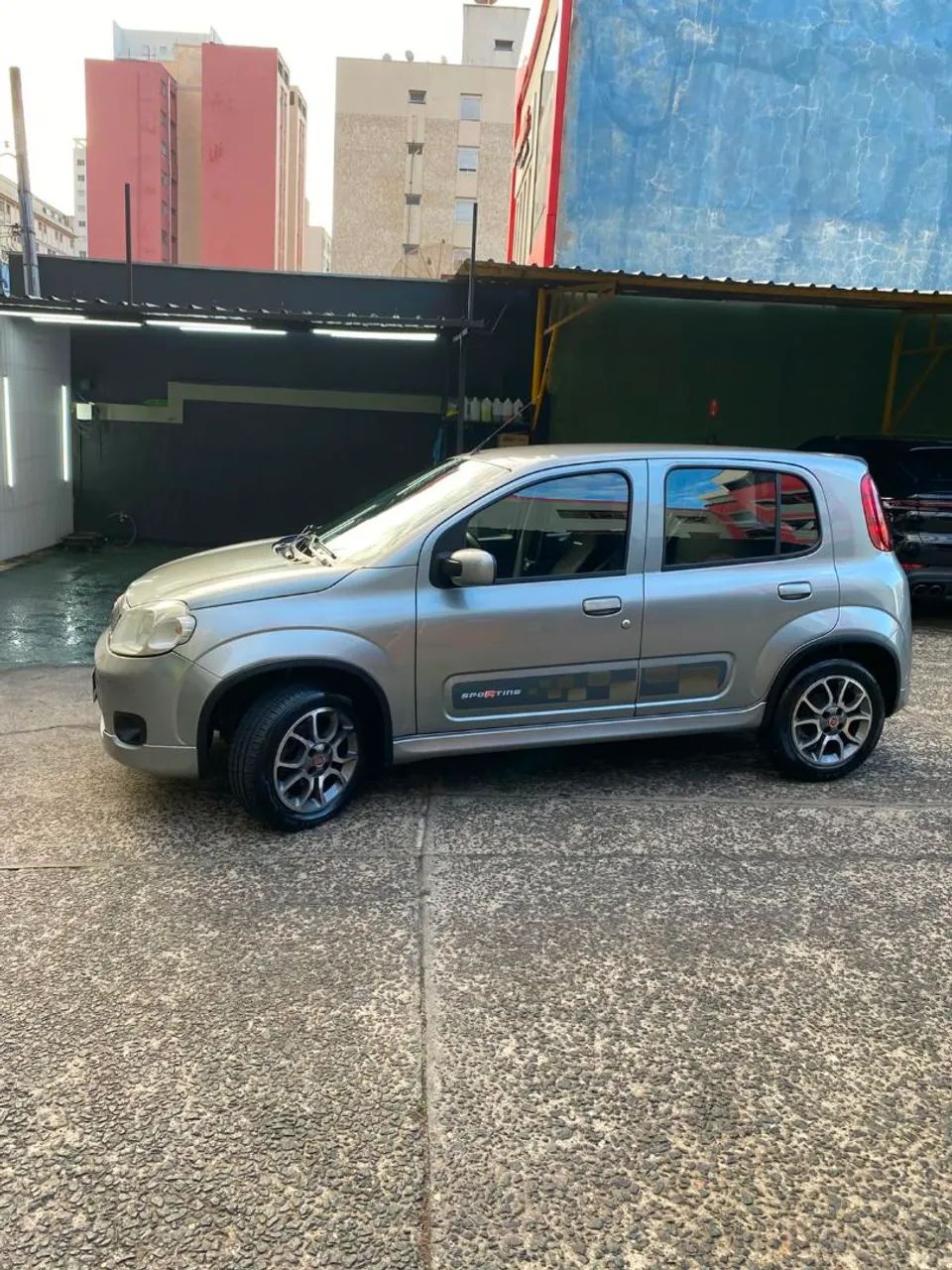 Fiat Uno Sporting 1.4 EVO Fire Flex 8V 4P 2012