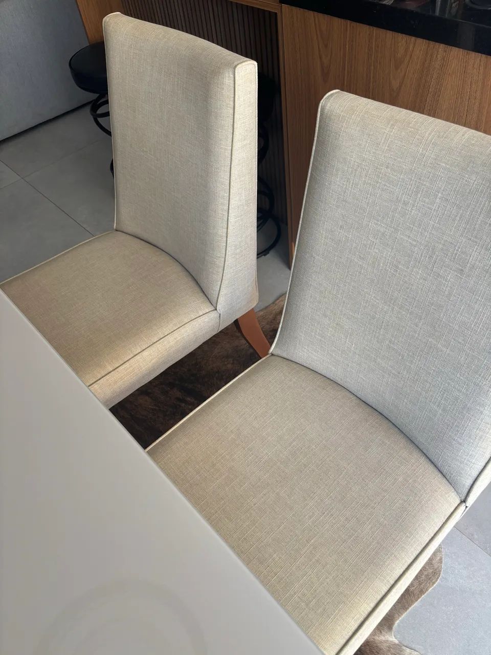 Conjunto de mesa MDF laqueada com vidro e 4 cadeiras  - Foto 5