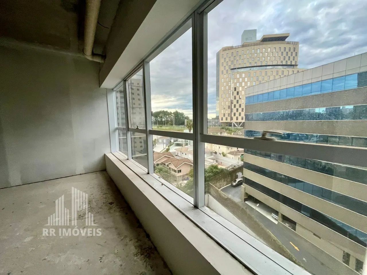 RR8000 Sala Comercial 70m² EDIFÍCIO TREND TOWER - OPORTUNIDADE - 1 Vaga de Garagem - Barue - Foto 2