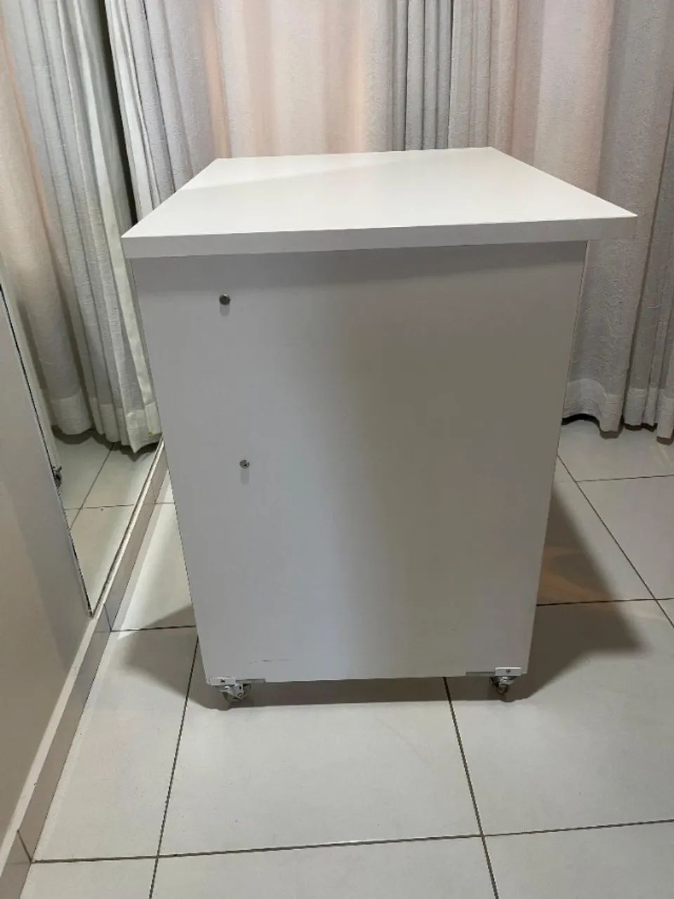 MESA DE ESCRITÓRIO REFORÇADA - 80 × 60 CM - Com Rodas - Foto 3
