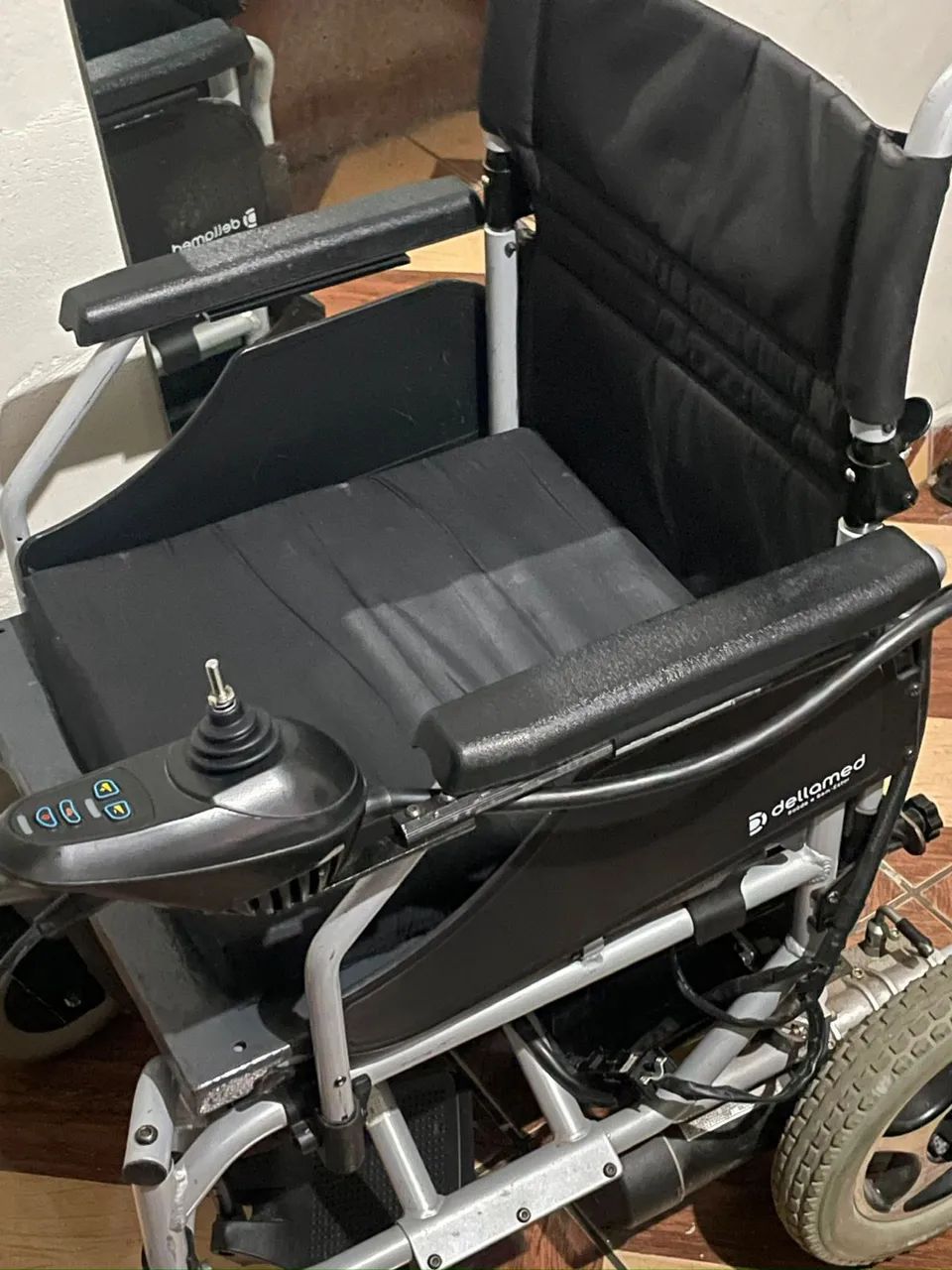 Cadeira de Rodas Motorizada Dobrável - Foto 2