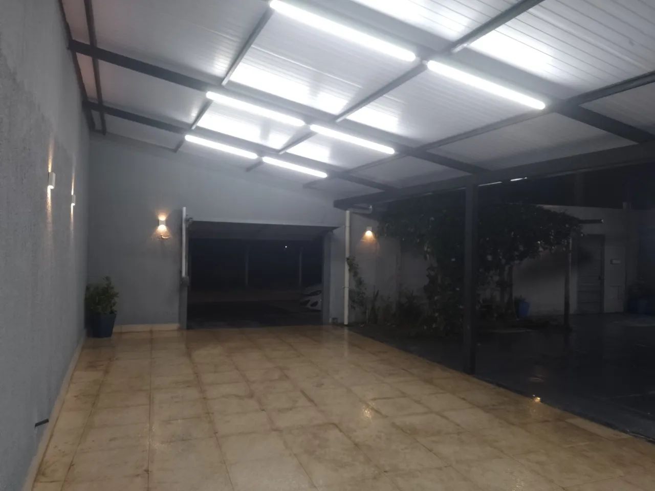 Moro sozinho  - Foto 3