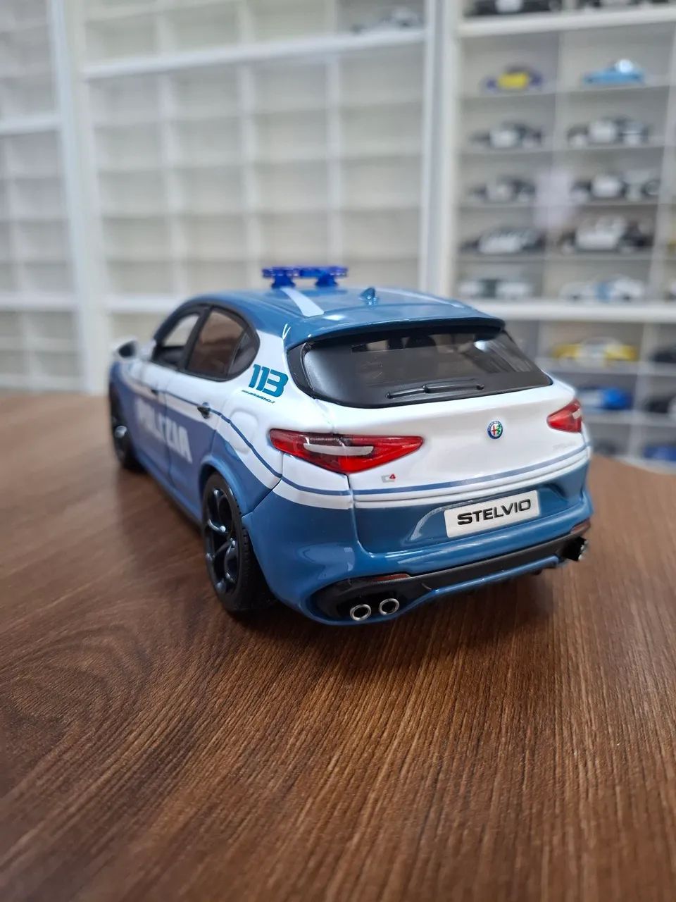 Miniatura Burago 1/24 ALFA ROMEO STELVIO POLIZIA 2017 - Foto 2