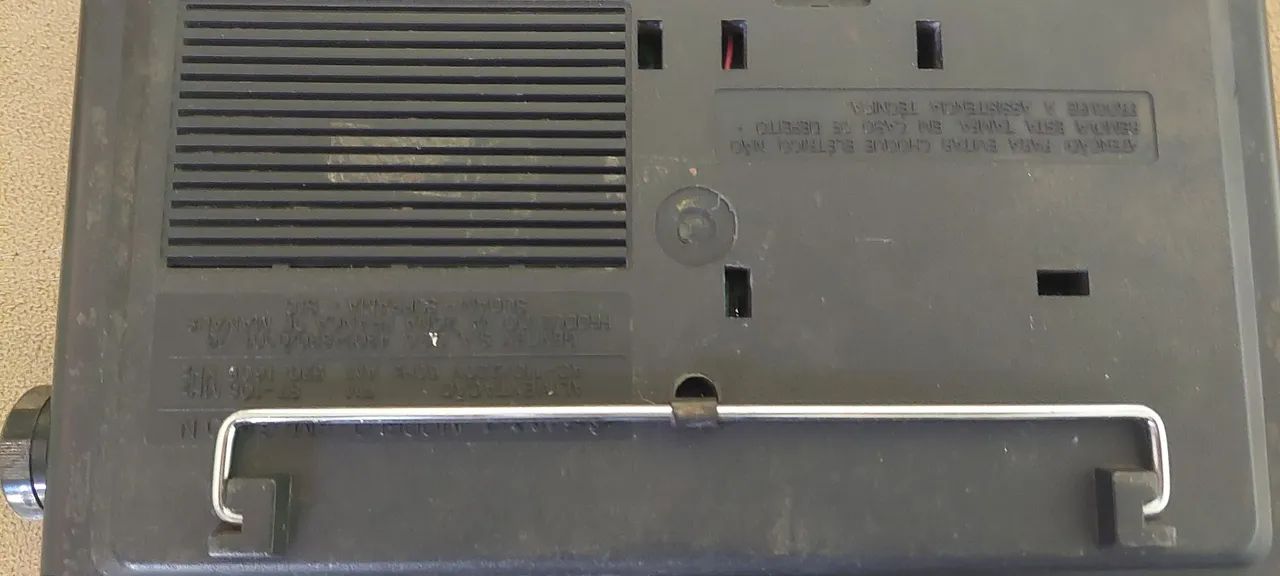 Rádio relógio Sanyo RM 6100 N antigo antiguidade uso enfeite decoração cenário anos 70/80 - Foto 5