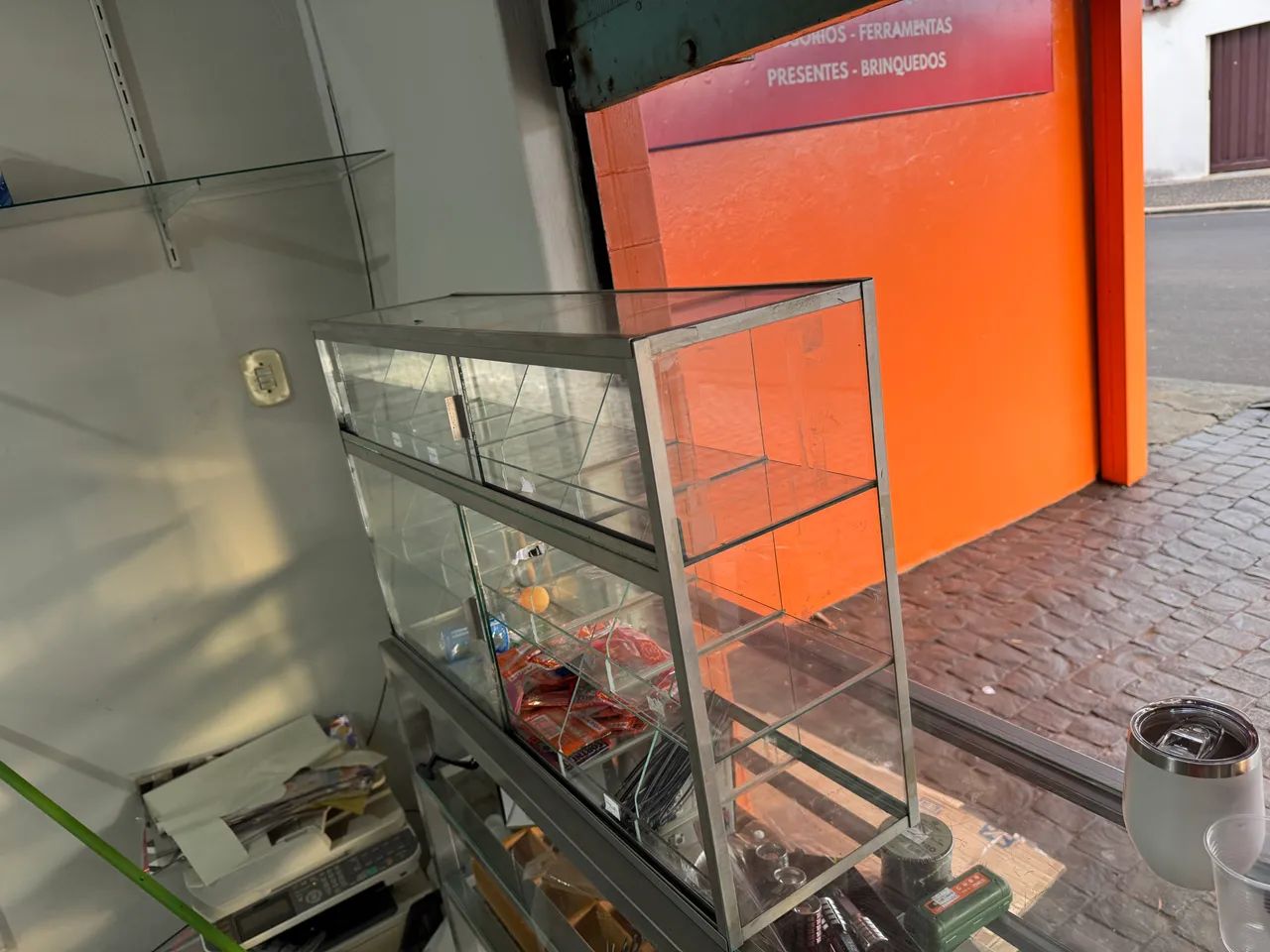 Baleiro Vitrine Expositora de Vidro com Estrutura de Alumínio - Ótimo Estado - Foto 2