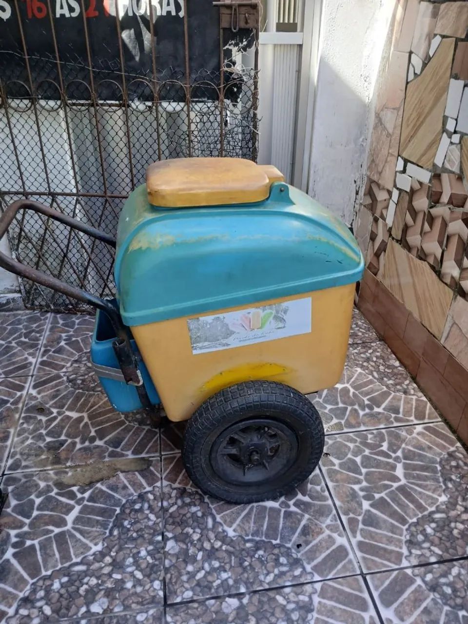 Carrinhos de Picolé ,duas unidades todos completos e conservados - Foto 2
