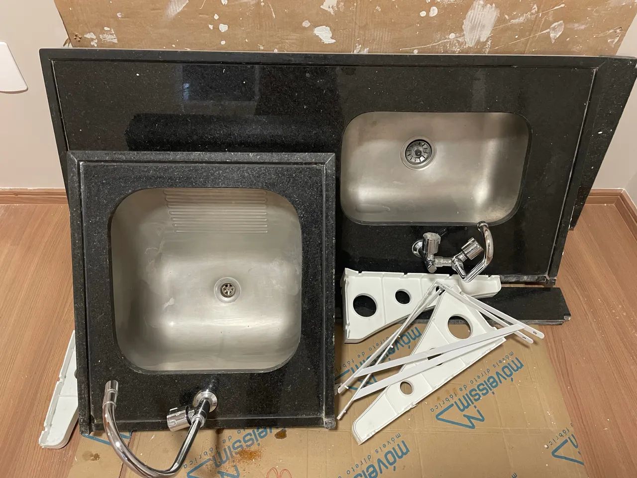Vendo duas pias cozinha e lavanderia completa incluindo torneiras e cubas