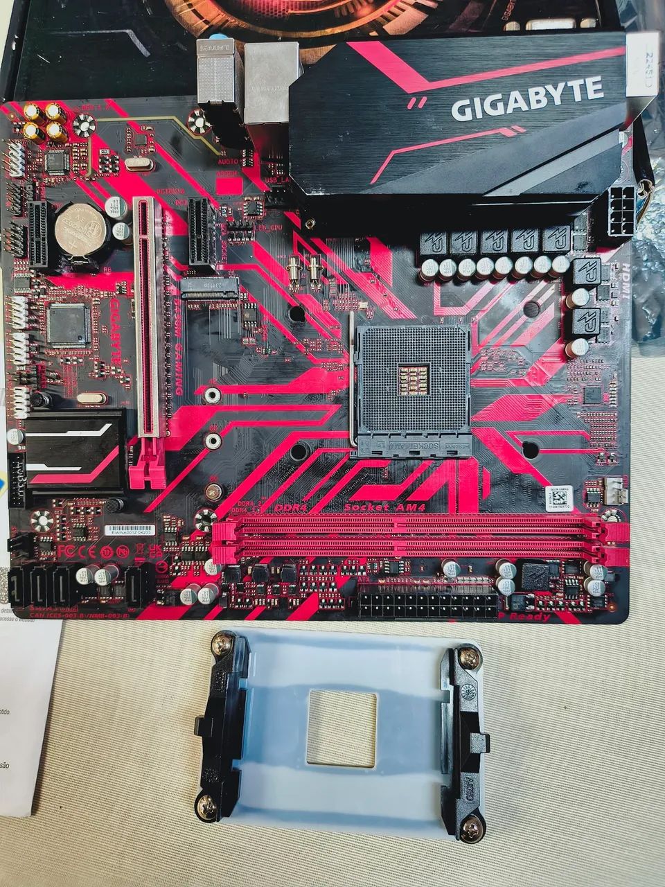 GIGABYTE B450M GAMING  - Foto 2