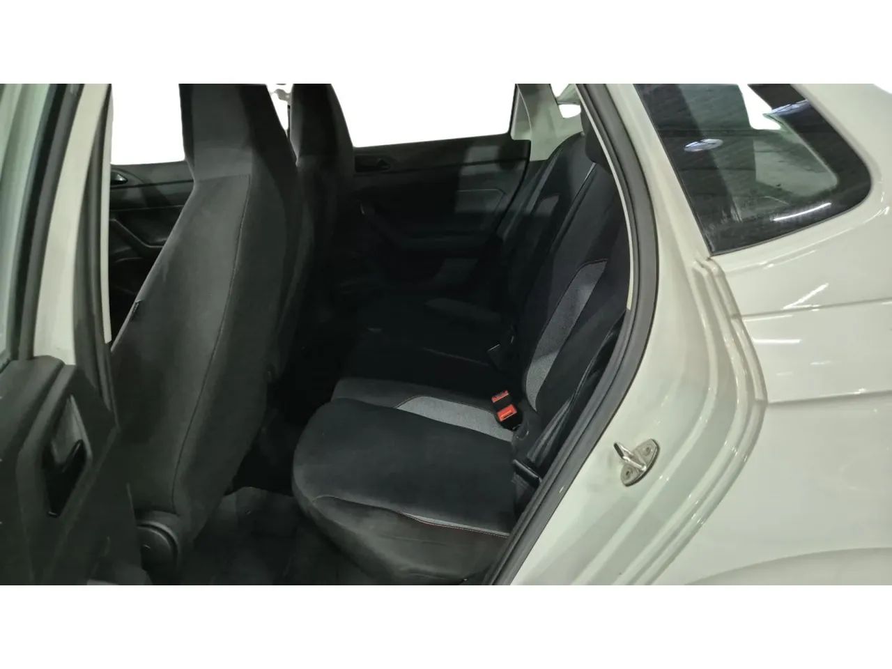 Volkswagen Polo Track 1.0 Flex 12V 5p, foto 9 de 11