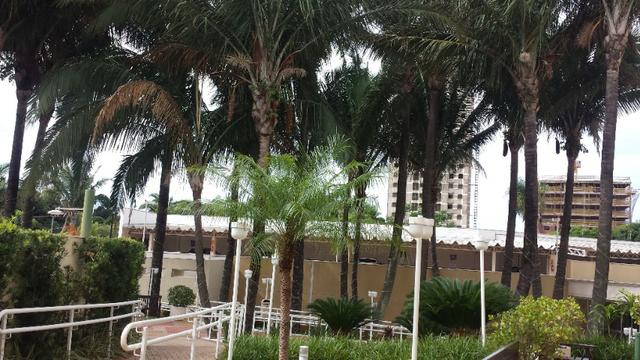 Lindo apartamento mobiliado e duas vagas de garagem - Foto 2