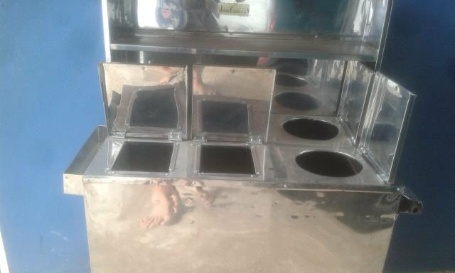 Vende-se carrinho de cachorro quente semi novo com vários acessórios - Foto 2