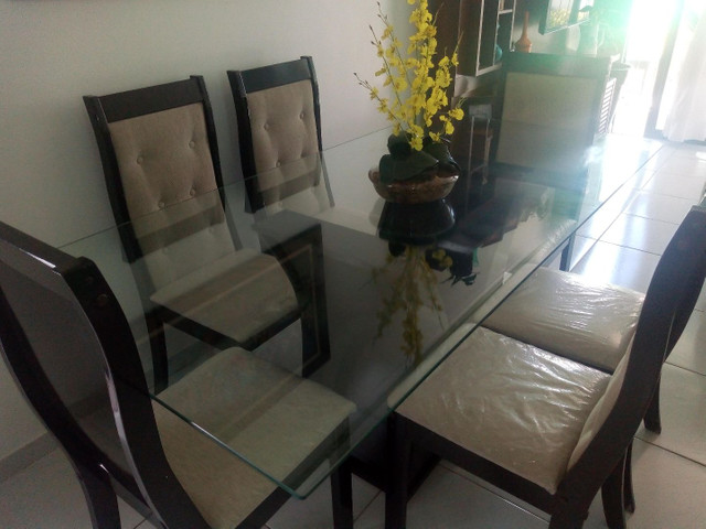 Mesa de Jantar de Vidro com 6 Cadeiras