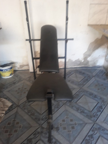 Banco para supino,duas barras, e anilhas caseiras - Foto 2