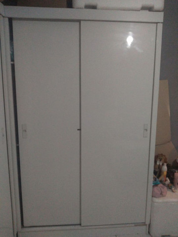 Guarda Roupa de solteiro branco !