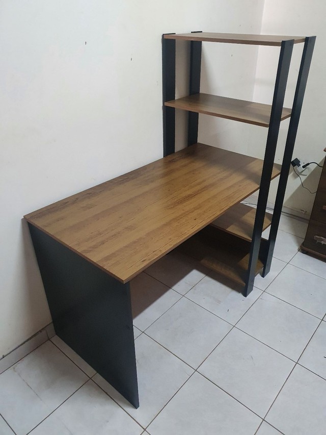 Escrivaninha nova montagem grátis  - Foto 3