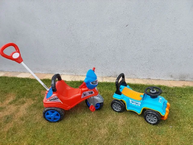 Moto infantil com empurrador do homem aranha