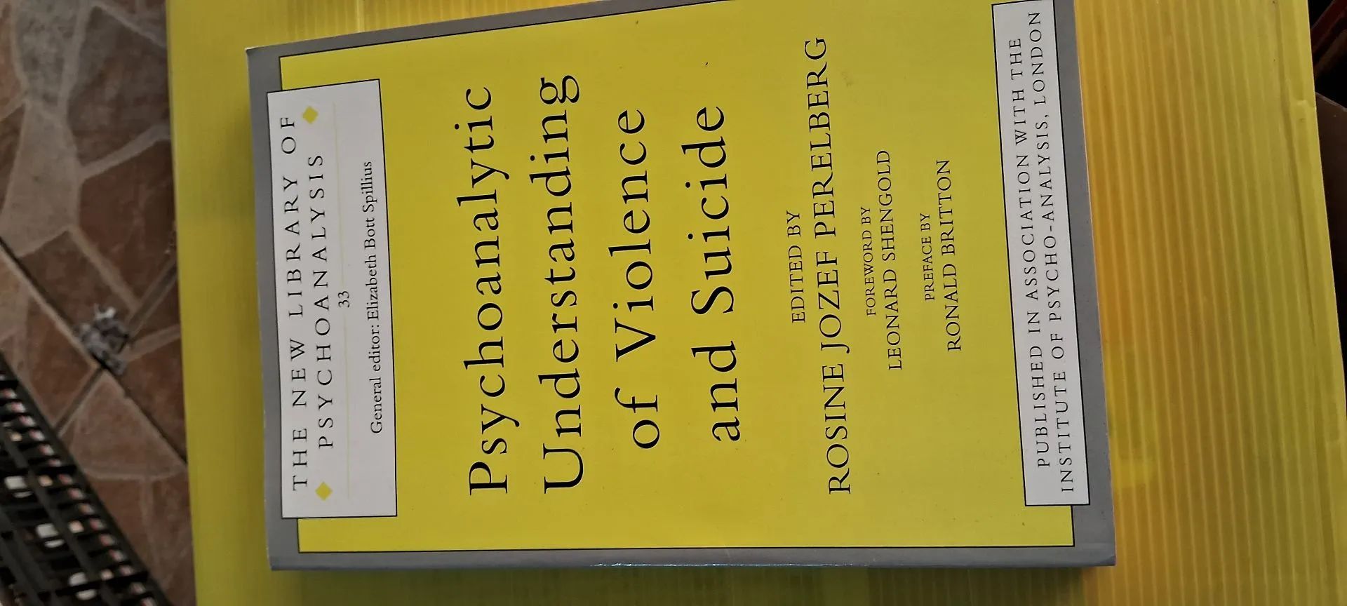 Livro Psychoanalytic Understanding of Violence and Suicide