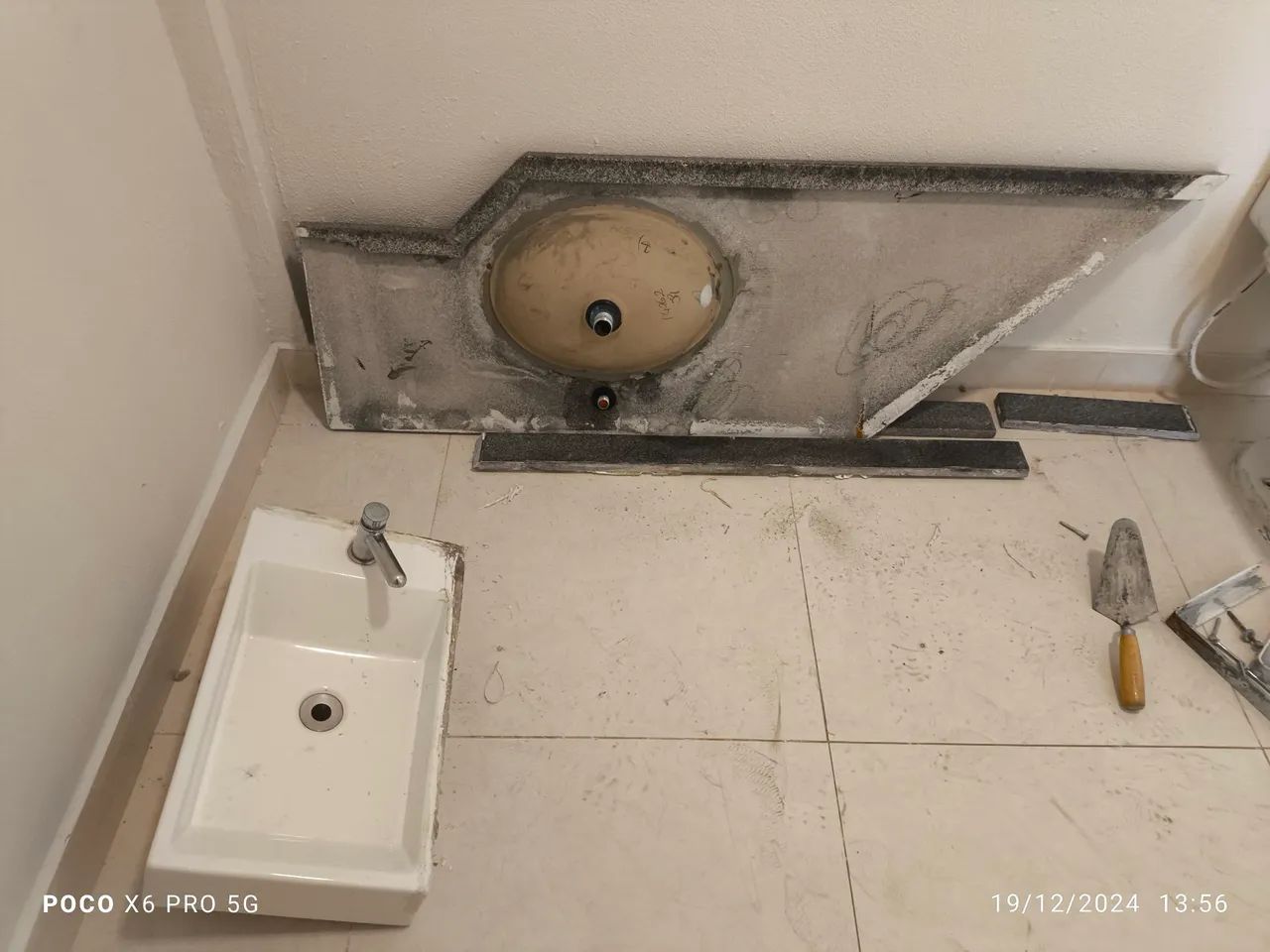 Cuba de sobrepor Deca com torneira automática 