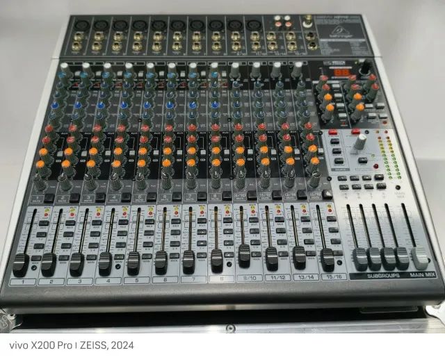 Mesa Behringer X2442usb Xenyx Bivolt E Com Case Ótima!! - Foto 3