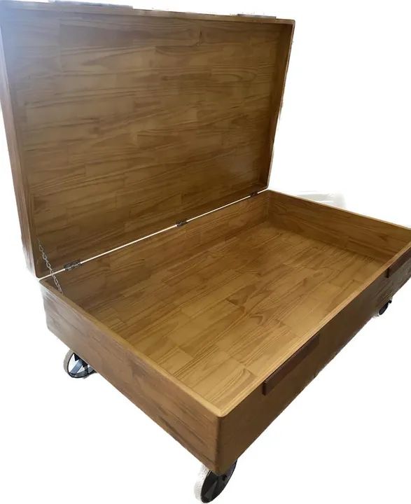 Mesa bau de centro com alça, baú e rodas em pinus tratado - Foto 5