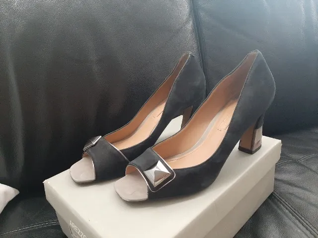 Sapato preto e cinza