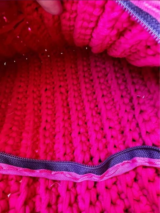 Clutch  de crochê rosa com botão - Foto 2