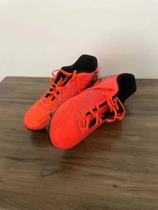 CHUTEIRA UMBRO FUT 11 Nº 42