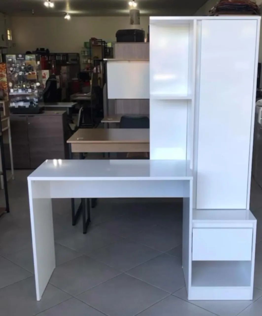 Escrivaninha moderna com armário e design elegante - Foto 2