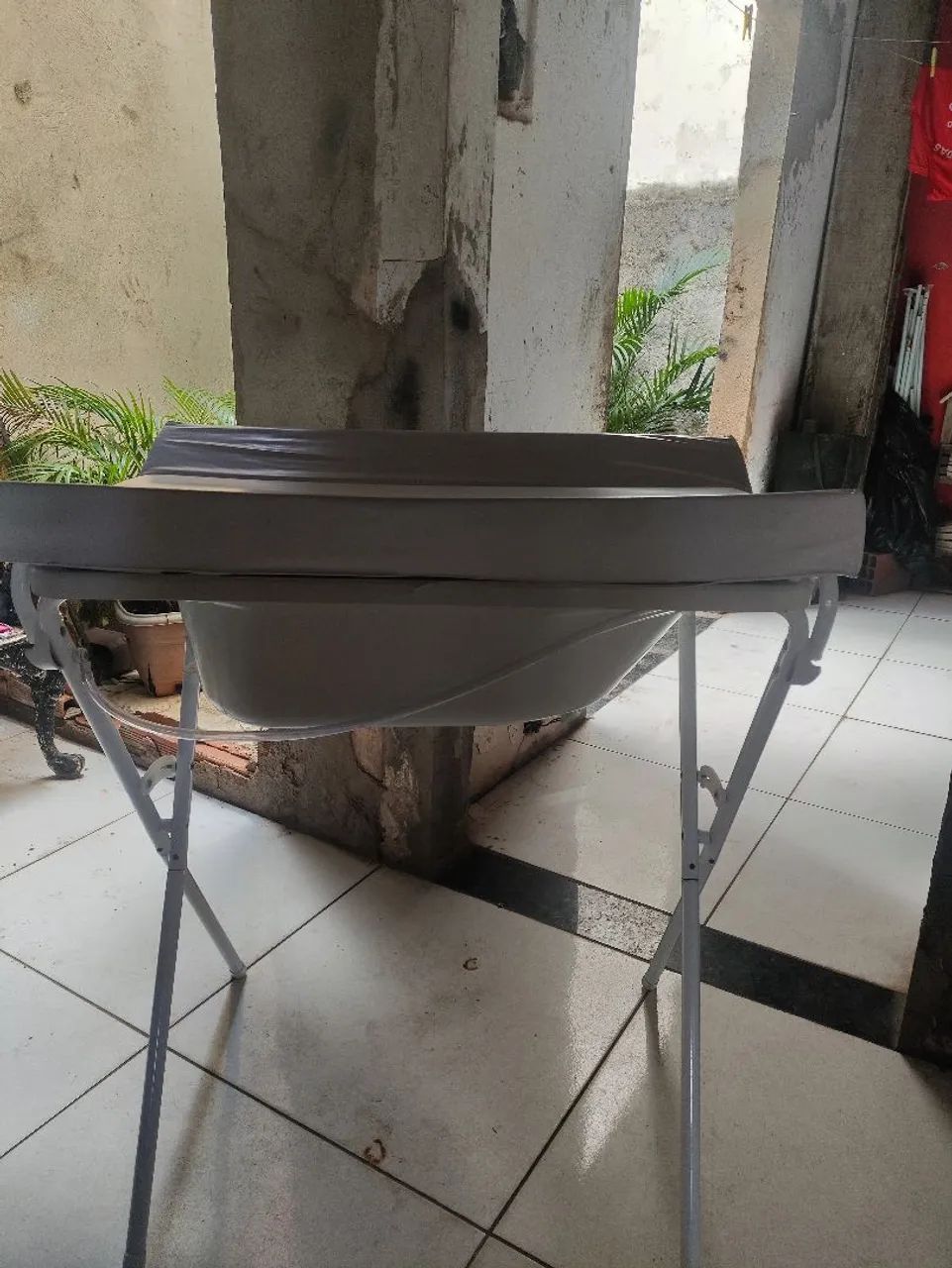 Trocador de bebê dobrável com cuba - Foto 4