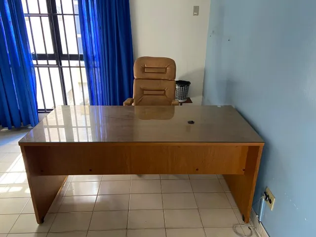 Mesa de Escritório em Madeira - Ótimo estado! PROMOÇÃO!