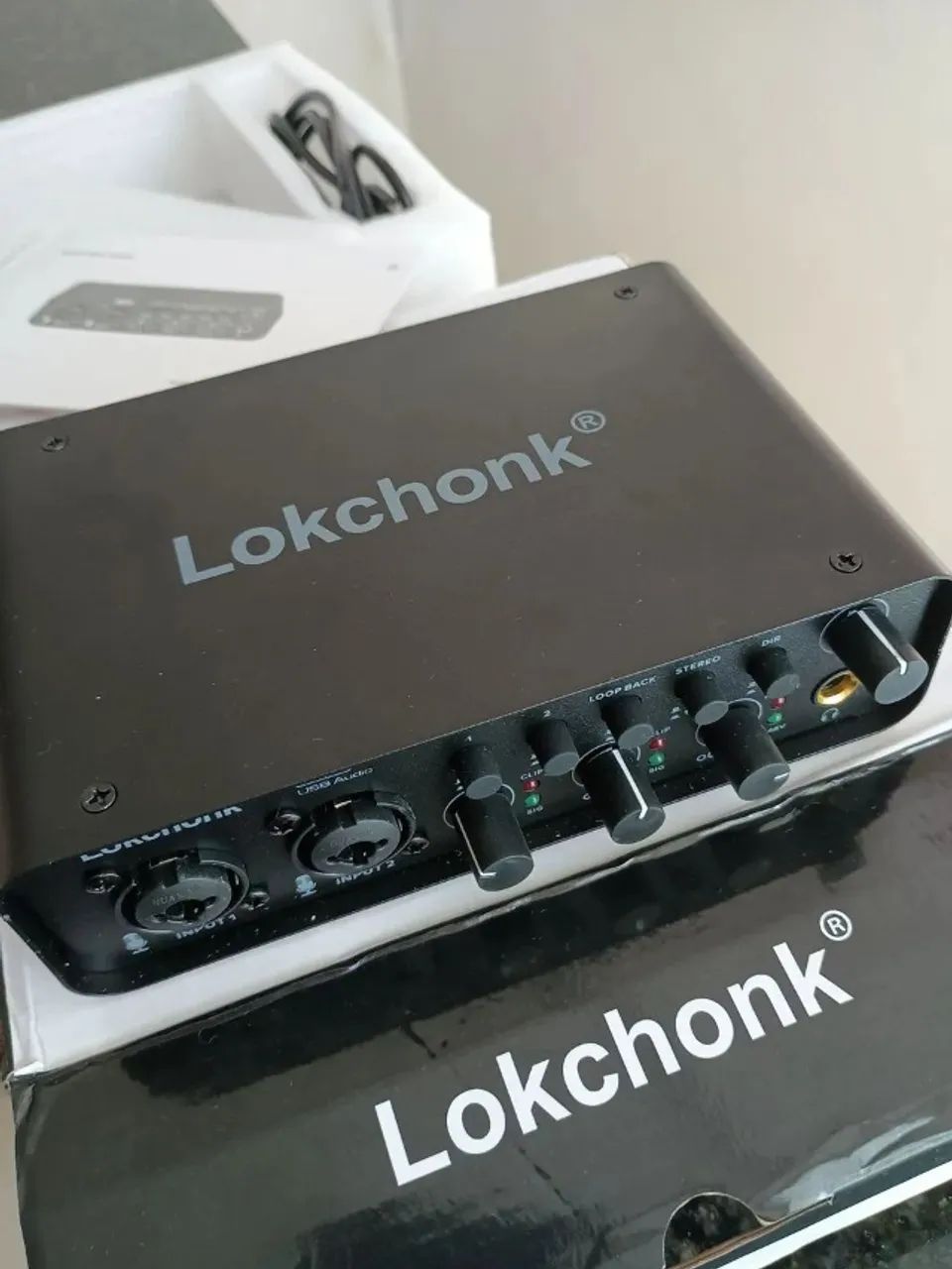 Interface de Áudio LOKCHONK UX22HD - Qualidade profissional para as suas gravações64573374303618122